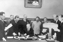 Pactul-Ribbentrop-Molotov_medium