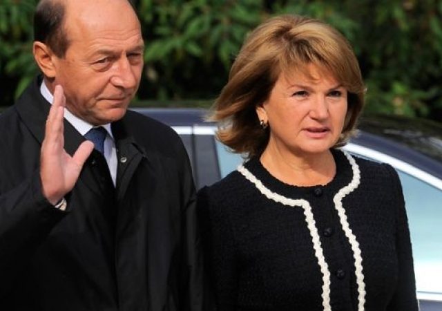 Băsescu: Îmi pare rău că nu mai am cetățenie pentru a vota „ACUM”. Dar o va face soția mea Maria Justiție